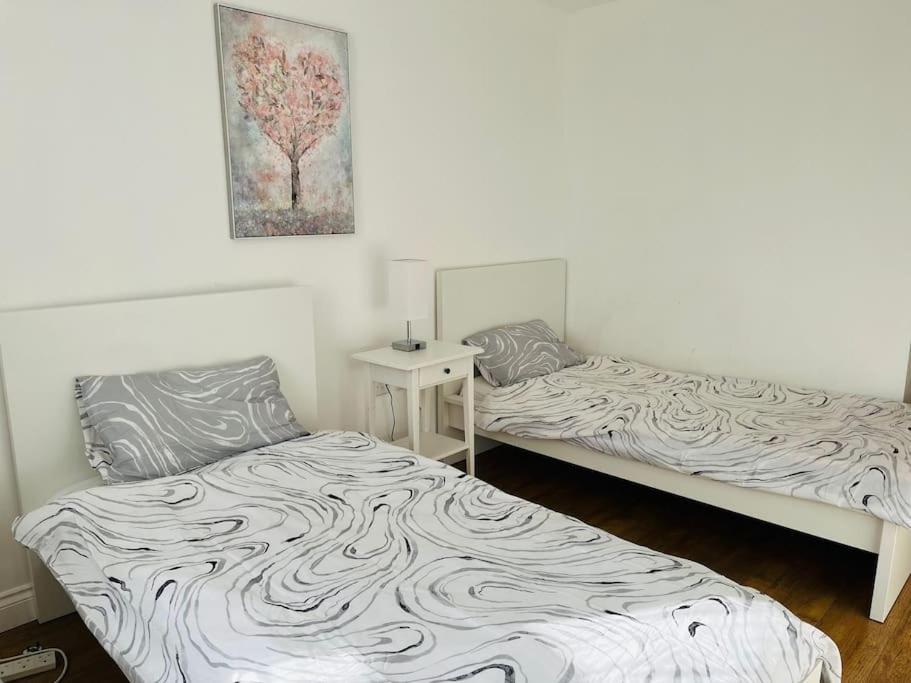 Bright And Calm Apartment - Watford Esterno foto