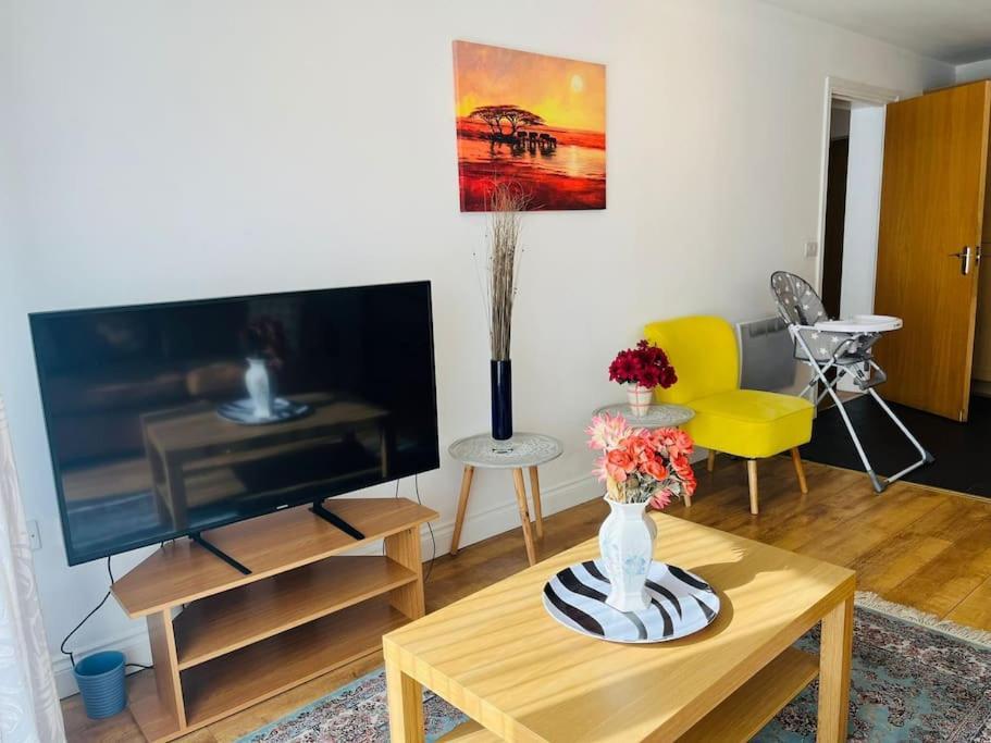 Bright And Calm Apartment - Watford Esterno foto