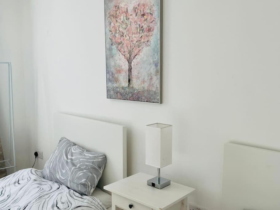 Bright And Calm Apartment - Watford Esterno foto