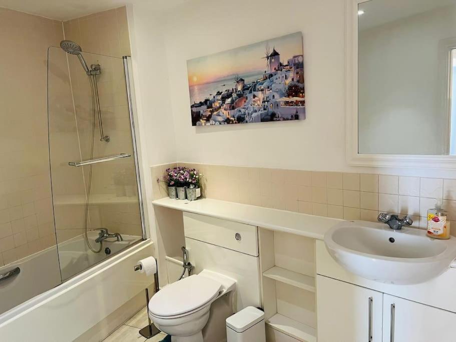 Bright And Calm Apartment - Watford Esterno foto