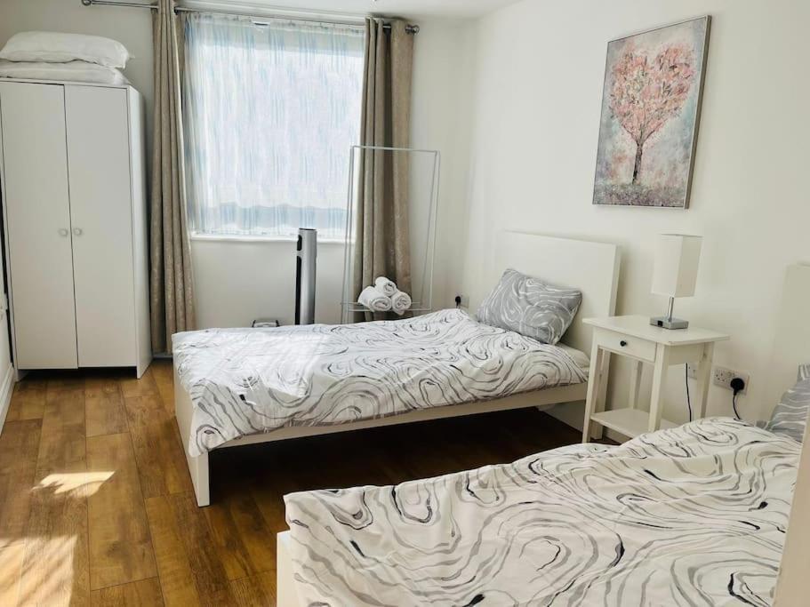 Bright And Calm Apartment - Watford Esterno foto